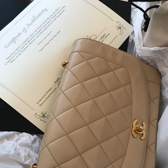 CHANEL Handbags - Chanel Vintage Diana flap, Beige